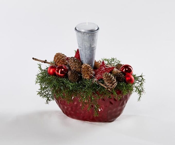 Rød juledekoration med lys - Naturlig julestemning