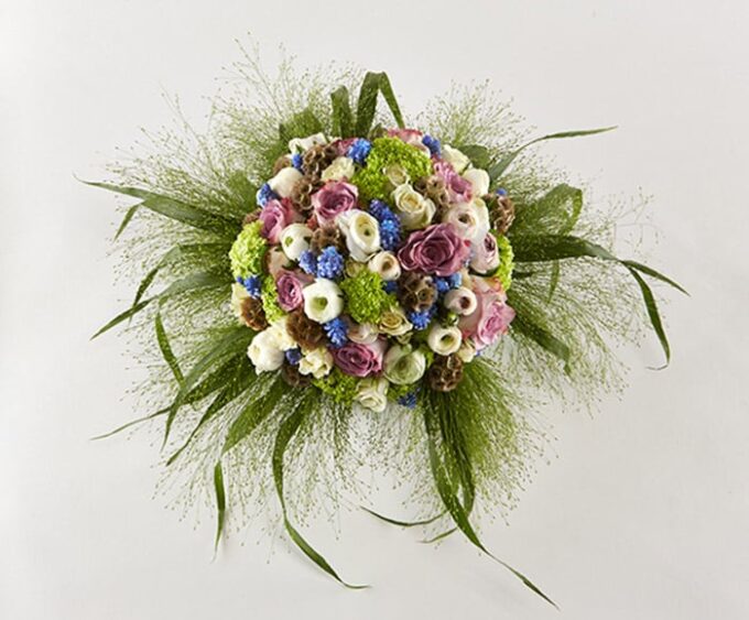 Brudebuket af forårsblomster - Send blomster med Bloomit