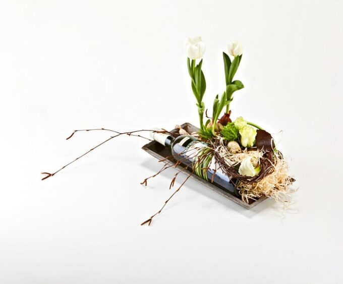 Forårsdekoration med rødvin - Send blomster med Bloomit