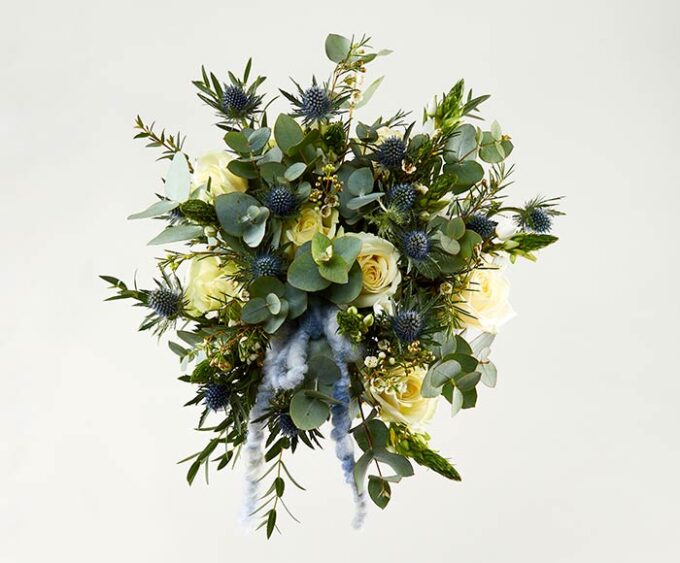 Brudebuket i vinterlook - Send blomster med Bloomit