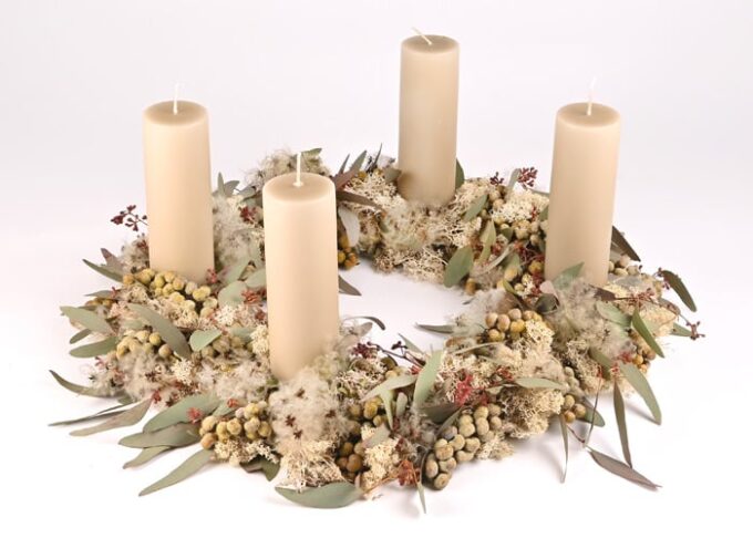 Natur adventskrans med bloklys - Send blomster med Bloomit